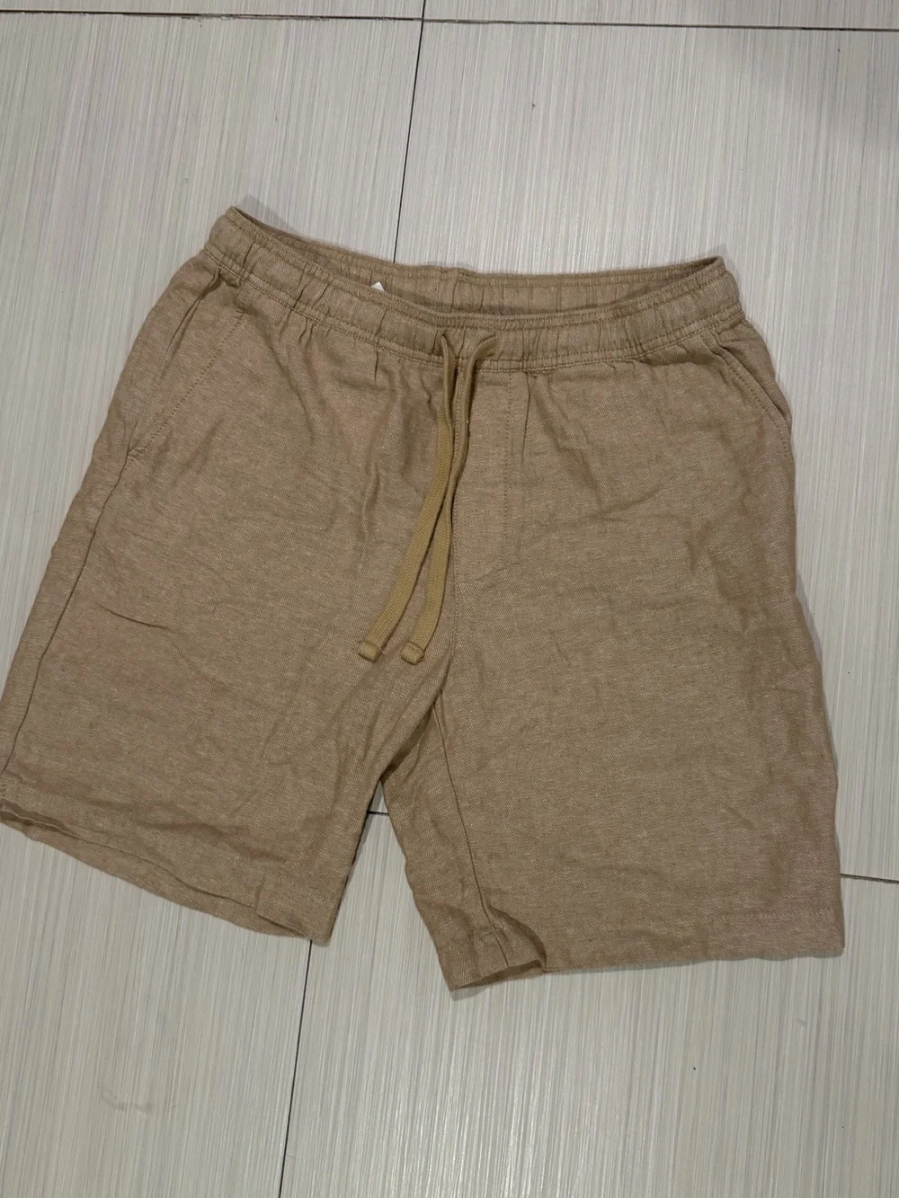 Banana Republic Men's Drawstring Shorts in Tan